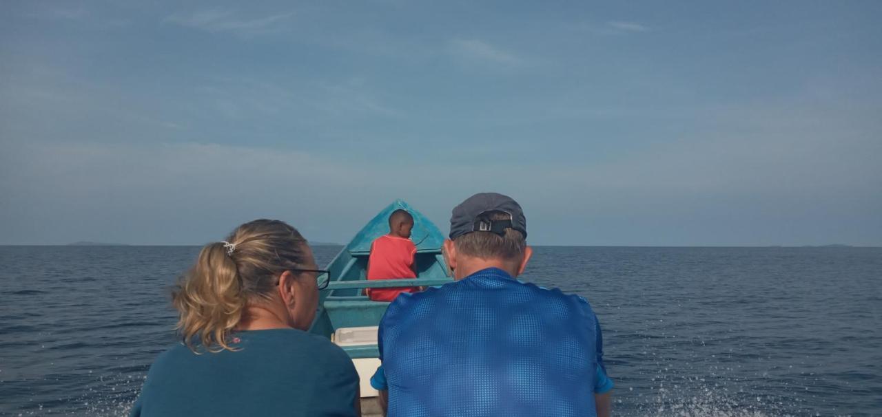 Arborek Diving Homestay R4 Besir Buitenkant foto